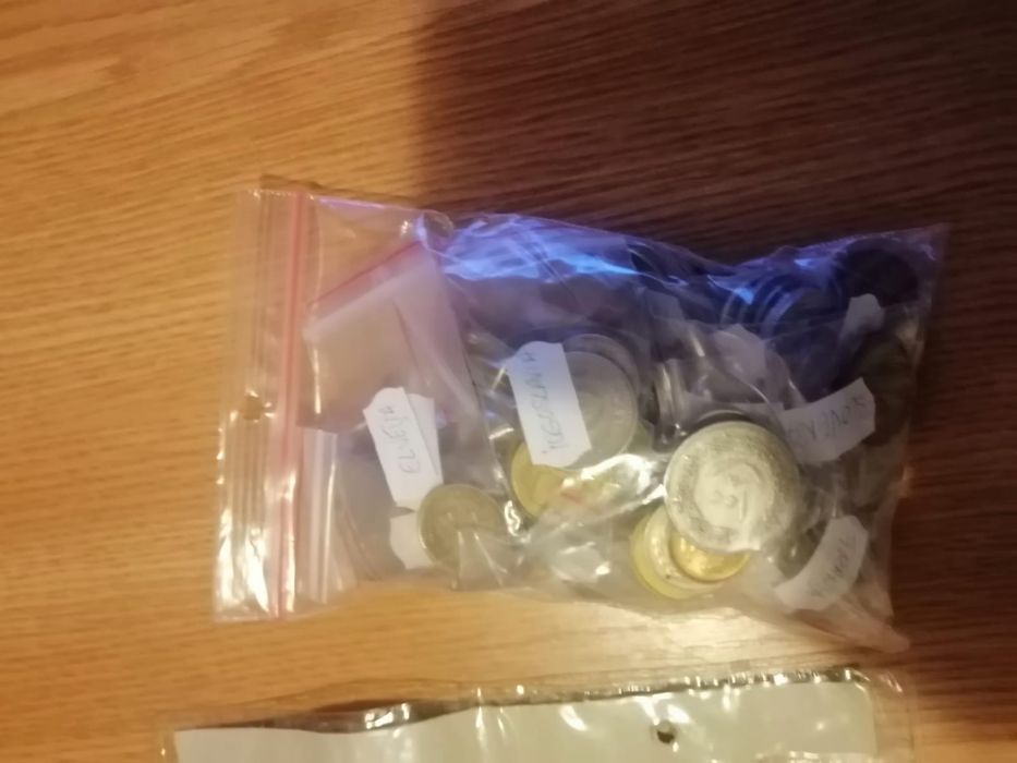 Bani, monede vechi, decorațiuni, insigne