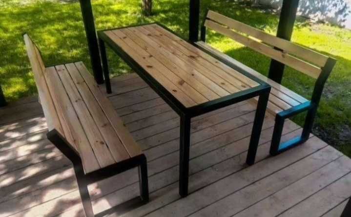 Градински мебели от метал и дърво