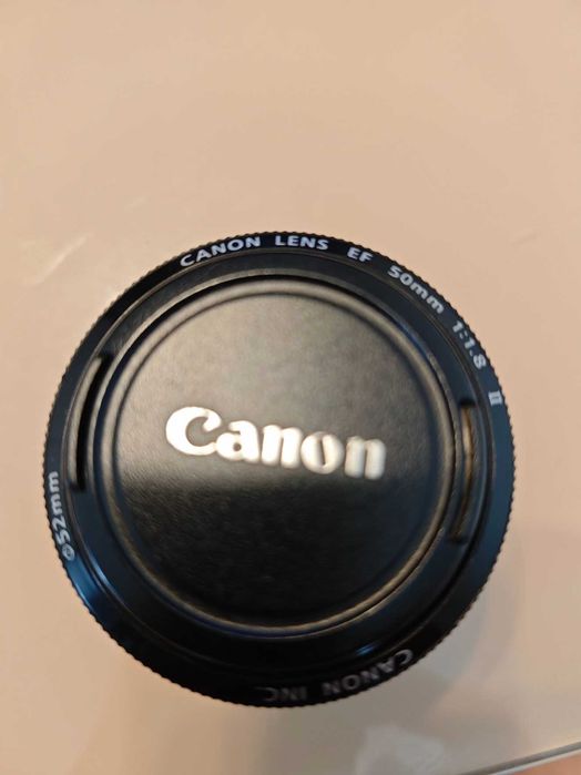 Full-Frame фотоапарат Canon 5D Mark III + обективи, раница, светкавица и софтбокс.