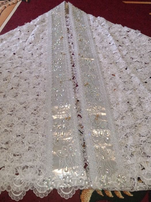 Zar xalat va toʻr dastroʻmoli bilan