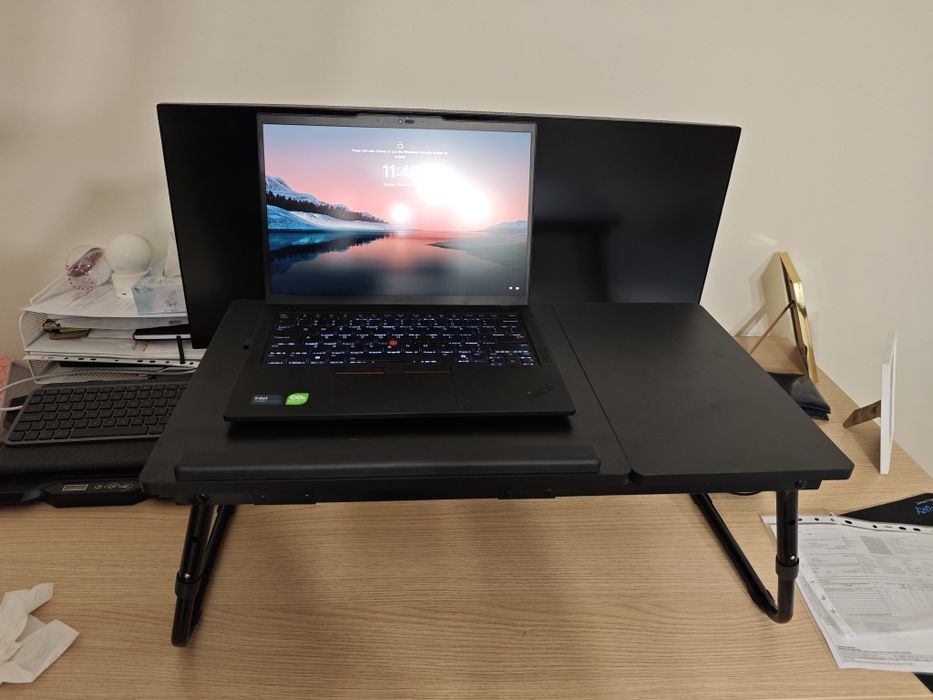 Masa de laptop ajustabila pe înălțime