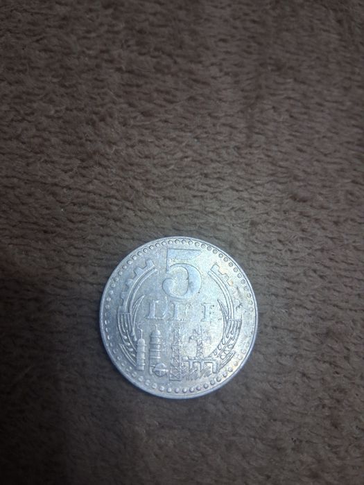 Vand moneda 5 lei