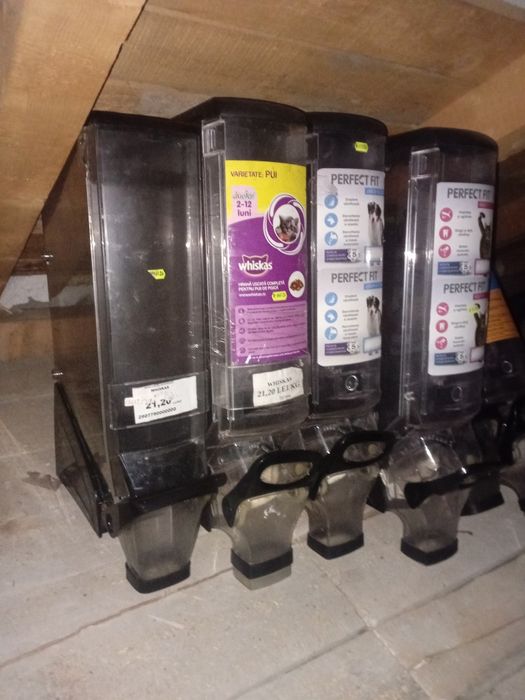 Dozatoare mancare animale companie