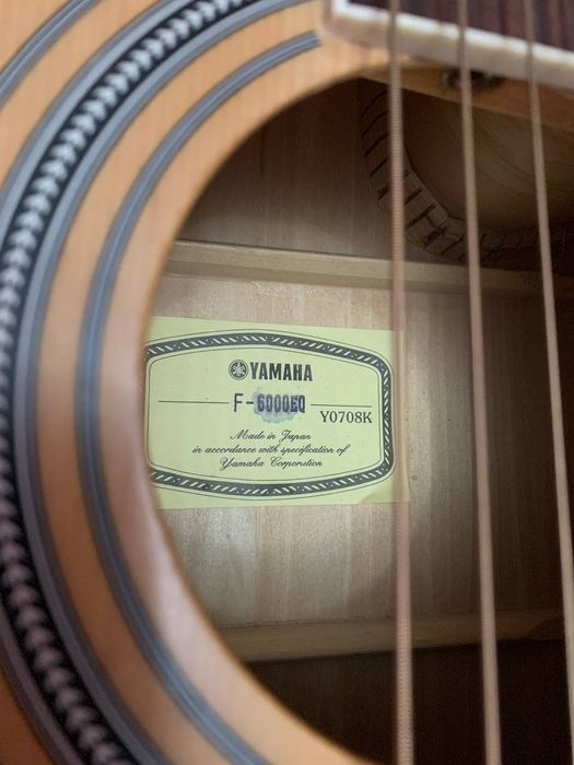 Ajoyib holatdagi Gitara sotiladi.