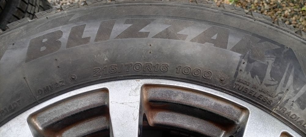Продам комплект шин на 16