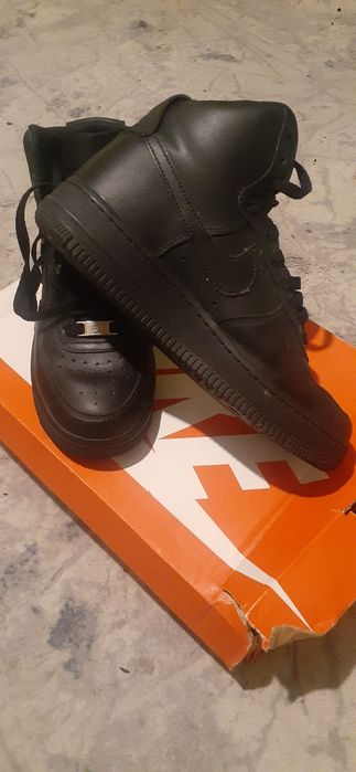 Обувь на мальчика 38-38,5 раз.Nike AIR