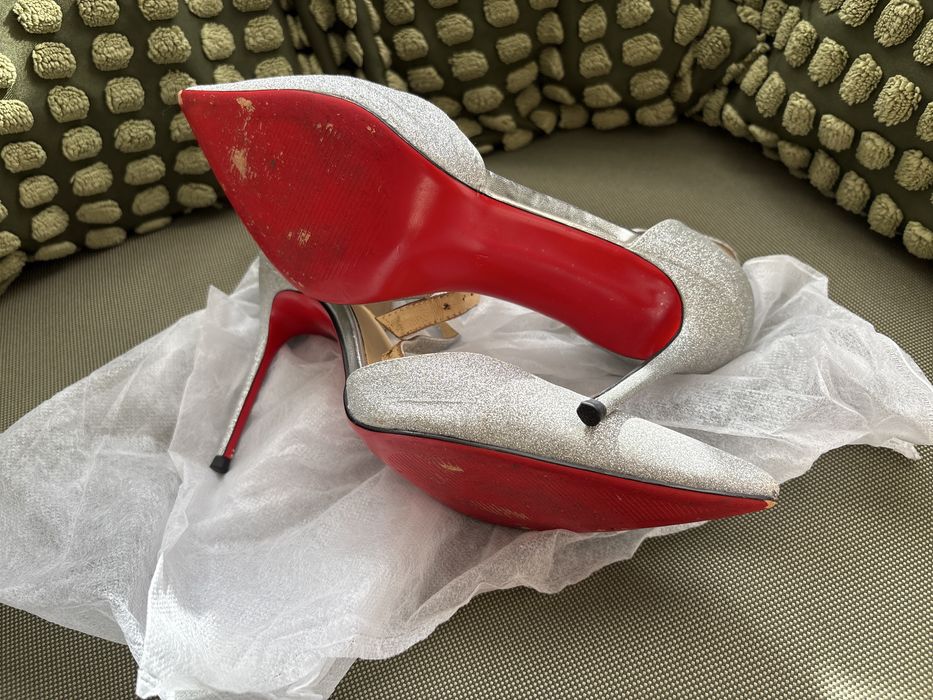 Stiletto Nak argintii cu talpa roșie