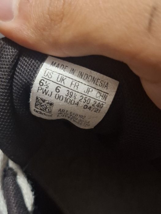 Adidasi adidas s