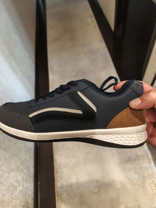 Новые Кросовки демисезонные. 40 размер