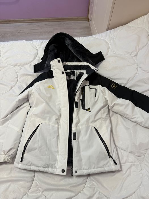 Дамско ски яке с пухена подплата