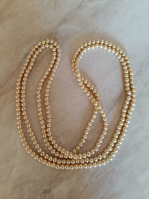 Продавам три перлени огърлици