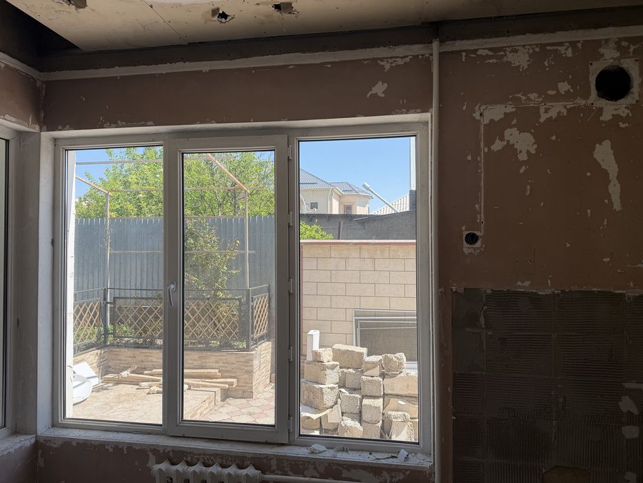 Продам пластиковые окна и дверь.