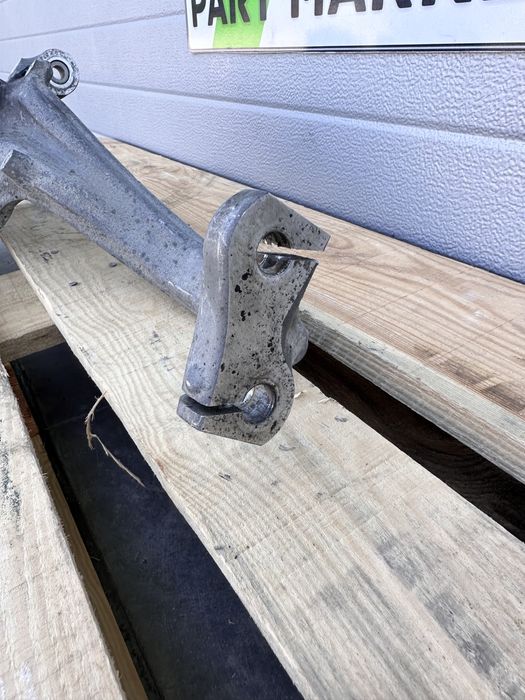 Ляв шенкел AUDI A4 A5 8K0407257G