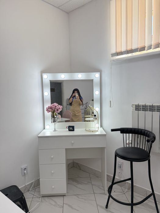 Продам туалетный столик