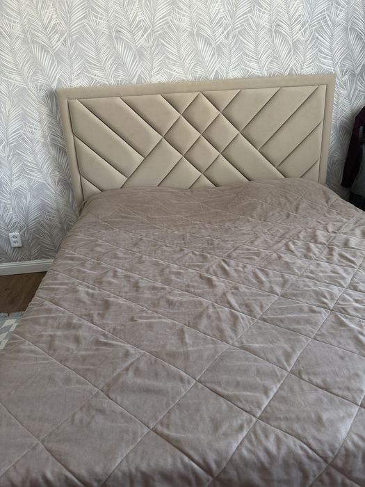 Продам кровать, диван детский,стол, витрину