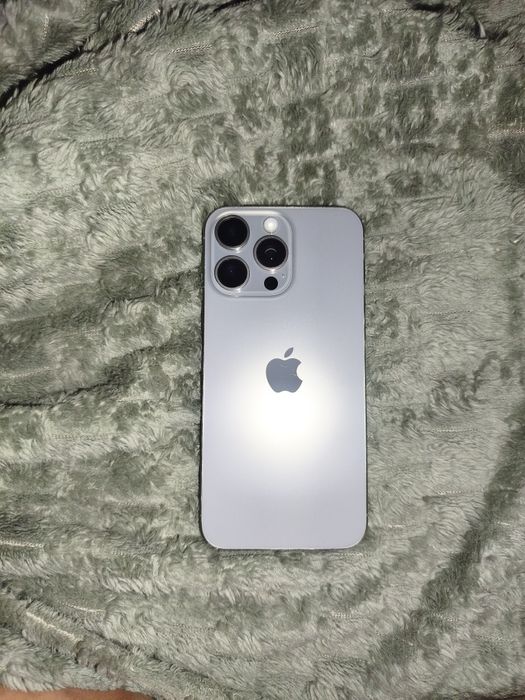 Срочно продаю iphone 15 pro max silver