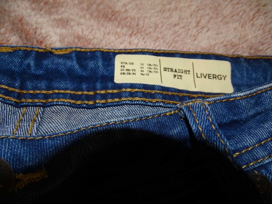 2 броя мъжки дънки, термо панталон+   самобръсначка  PHILIPS и тример