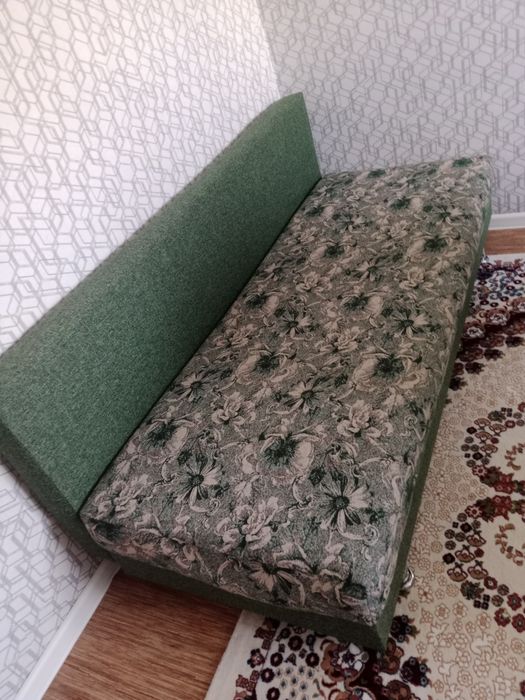 Продам диван тахту за 5000 тенге.