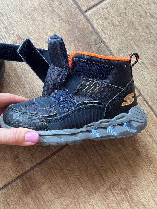 Vand adidasi Skechers 24 copii+ papuci de casa 25