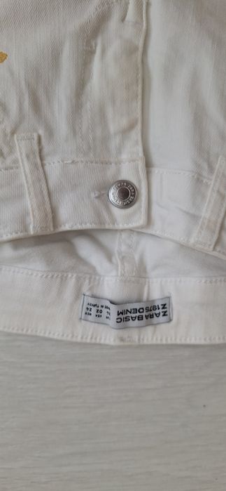 Vand 3 perechi de blugi zara la 45 lei toti +cadou