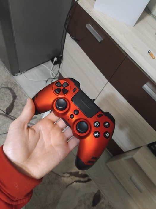 Продавам Playstation-5 със много скъпи  за повече информация в описанието