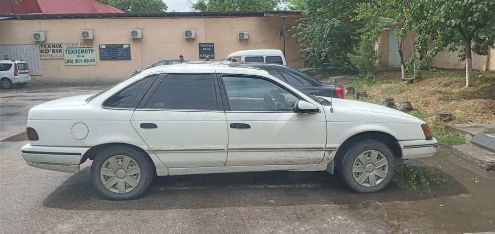 Ford Taurus Super salon
