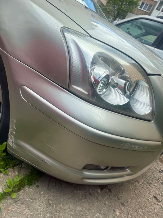 Auto Toyota Avensis 2004