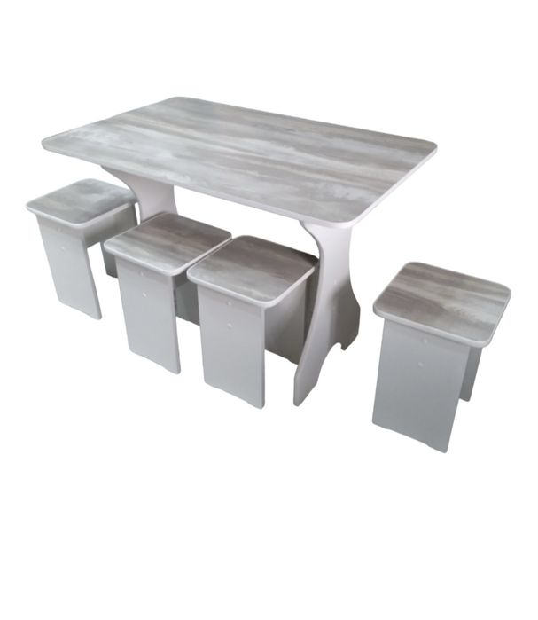 Продам комплект стол и 4 табуретки