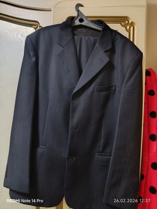 Продам мужские костюмы