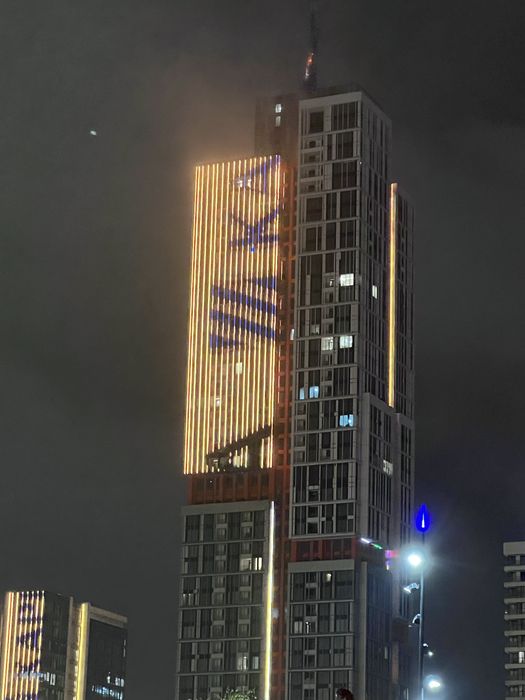 Установка LED медиафасадов и рекламных сеток под ключ