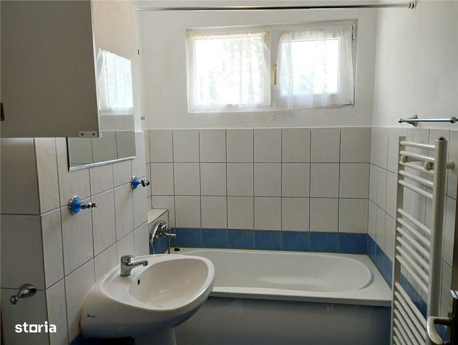 2 camere semidecomandate, Centru