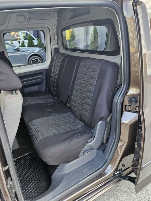 Vand Volkswagen Caddy 2012, Schimb cu model asemanator(Monovolum) cu cutie automata .