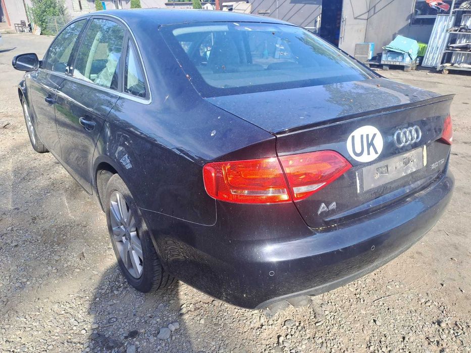 Dezmembrez Audi A4 B8 2.0 TDi an 2009 cod motor CAGA