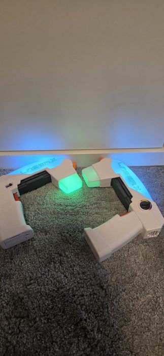 Două pistoale Laser X.