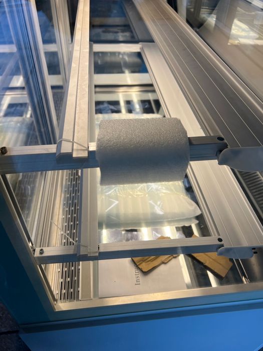 Vitrina frigorifica pentru prajituri