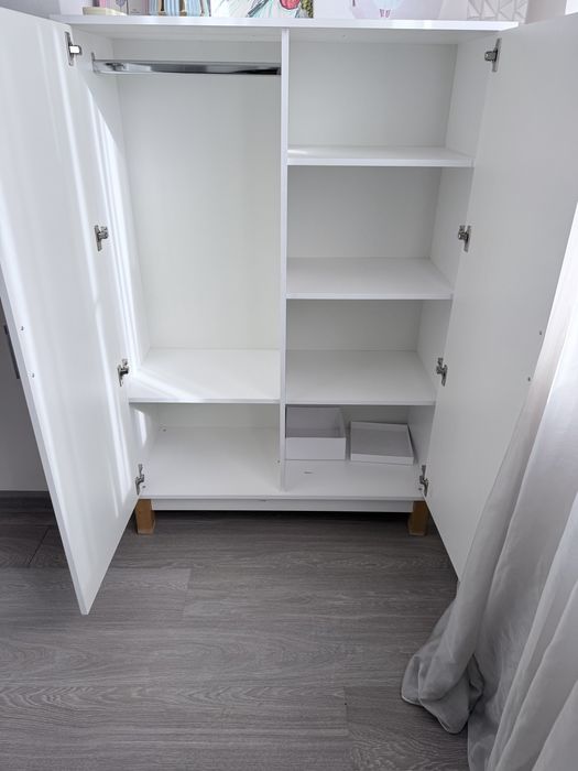 Продается небольшой шкаф