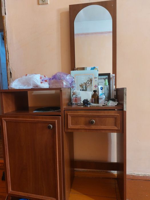 Шкаф, тумбочка,телевизор,айна