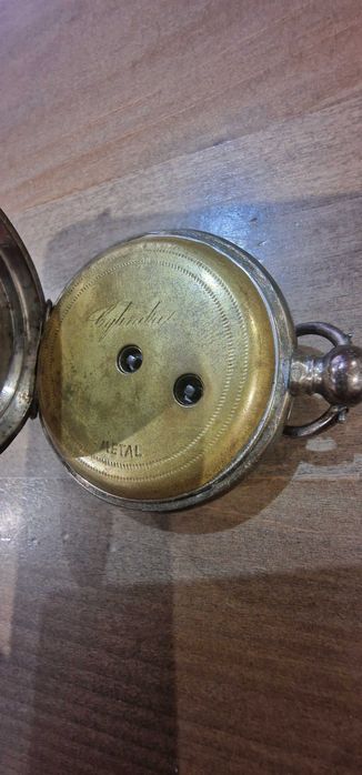 Продавам стар сребърен работещ Швейцарски часовник Цилиндър от 19 век
