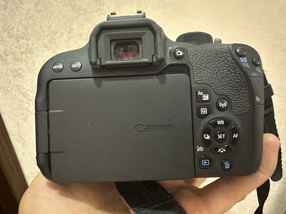 Продам свой фотоаппарат / Canon 800 EOS