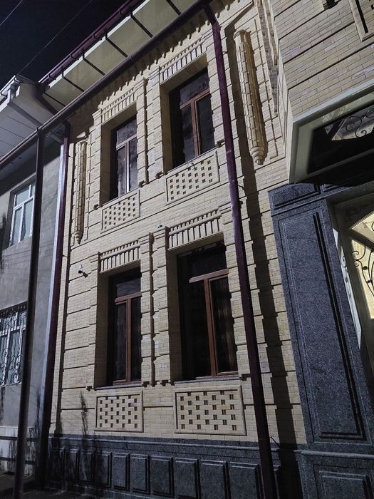 Продаётся  3х этажный Дом