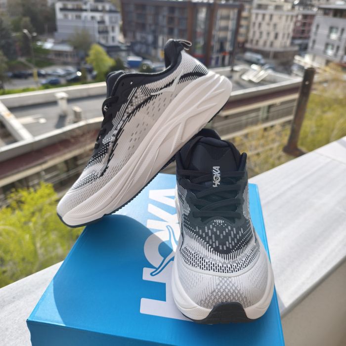 Hoka Skyflow in Black-White 42-43-44