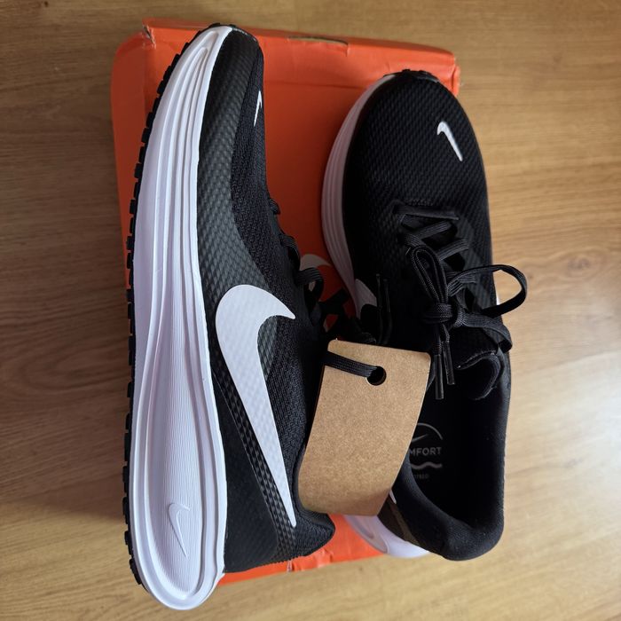Nike Revolution 8 маратонки спортни обувки абсолютно оригинални