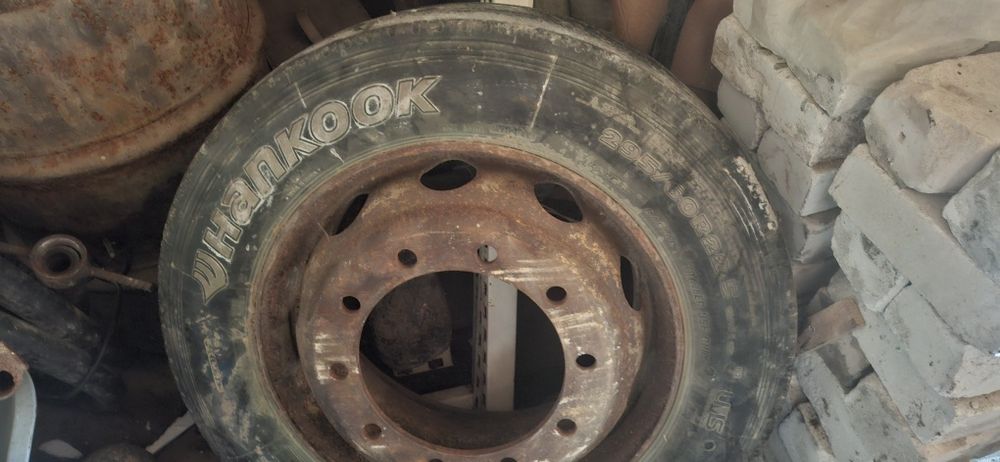 Грузовая шина с диском