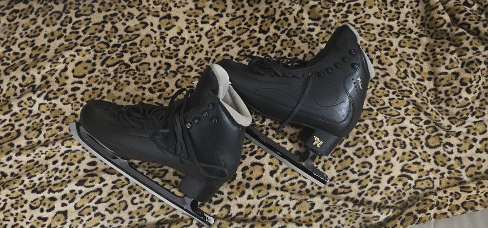 3 чифта професионални кънки за пързаляне