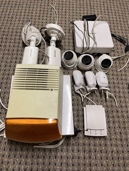 Sistem supraveghere Hikvison,5 camere,alarma paradox,3 senzori.