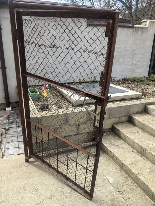 Продавам метална порта