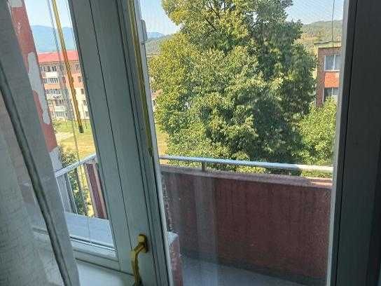 Apartament cu 3 camere ,de vanzare, in Petrosani,stada Independentei