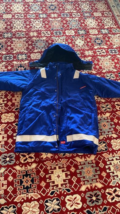 Тёмная синий куртка