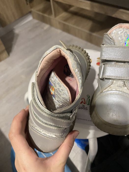 Продам детскую обувь