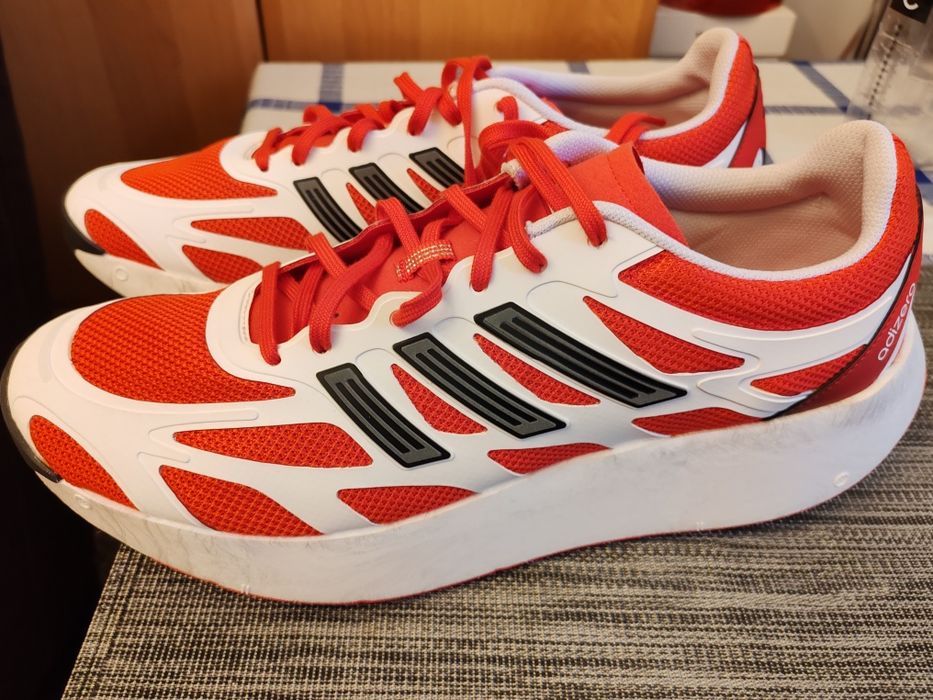 Vind Adidași mărimea 48